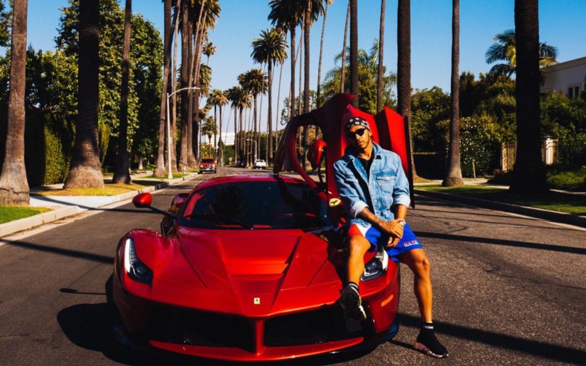 Lewis Hamilton so svojím LaFerrari