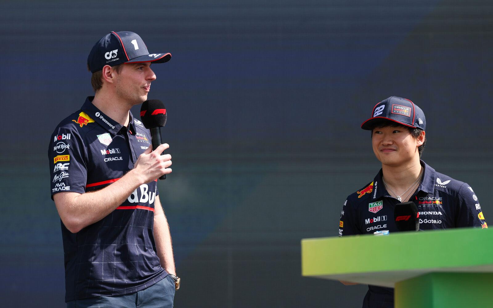 Max Verstappen a Júki Cunoda