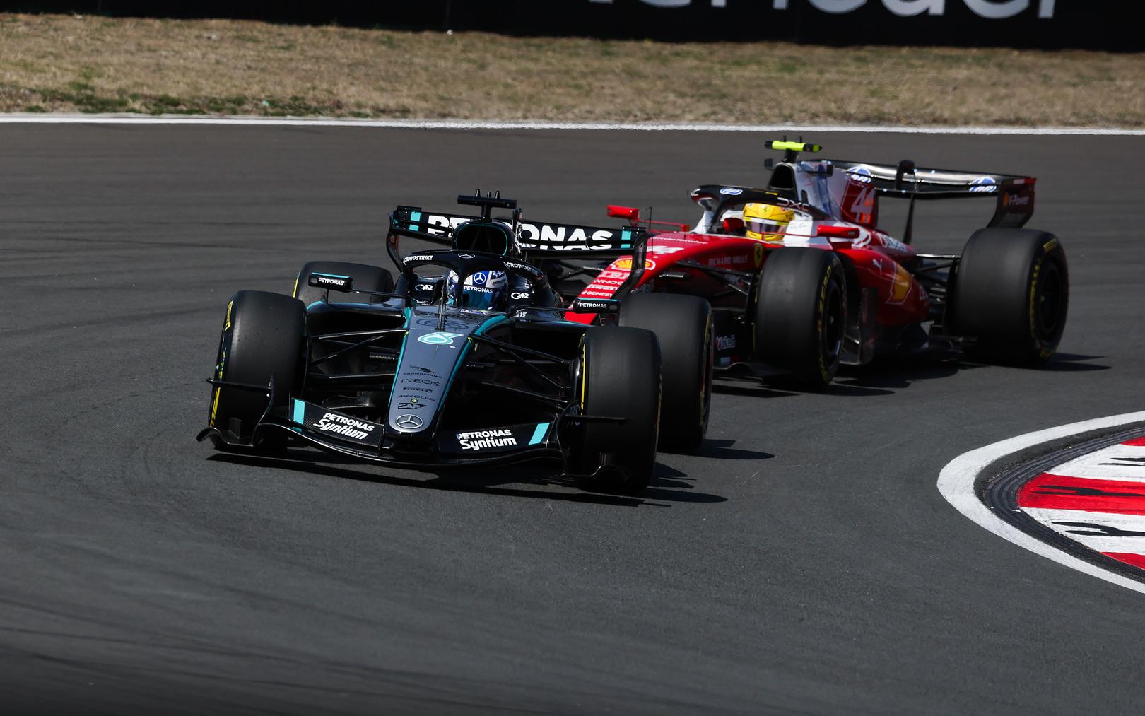 George Russell a Lewis Hamilton