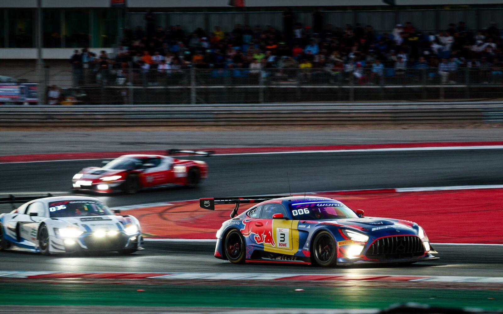 Max Verstappen na pretekoch GT World Challenge
