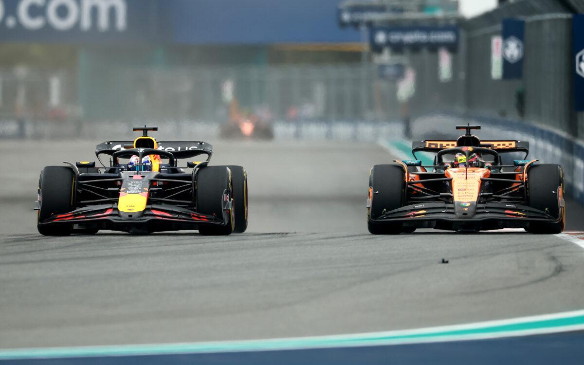 Max Verstappen a Oscar Piastri