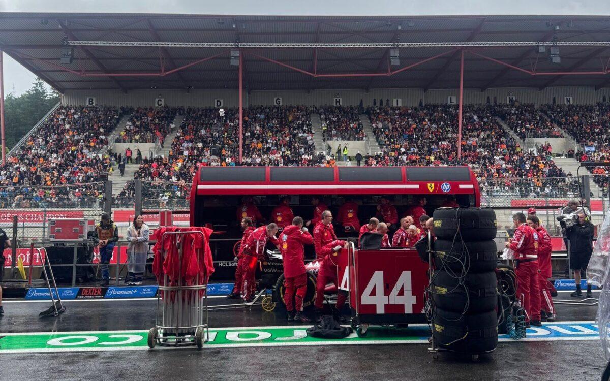 Boxový múrik Ferrari