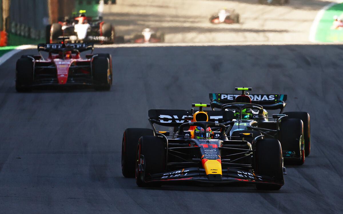 Sergio Pérez a Lewis Hamilton
