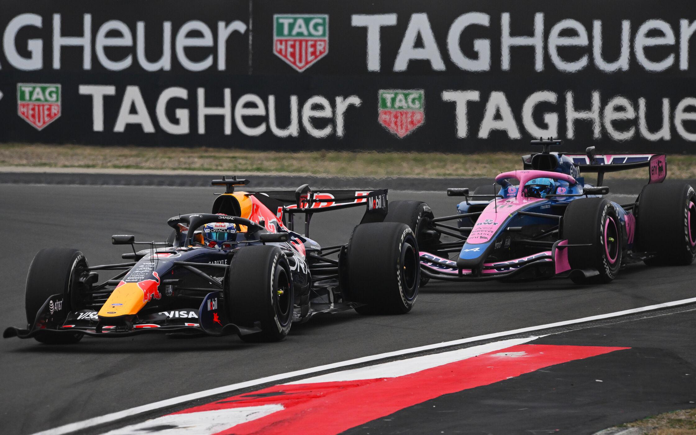 Max Verstappen a Pierre Gasly