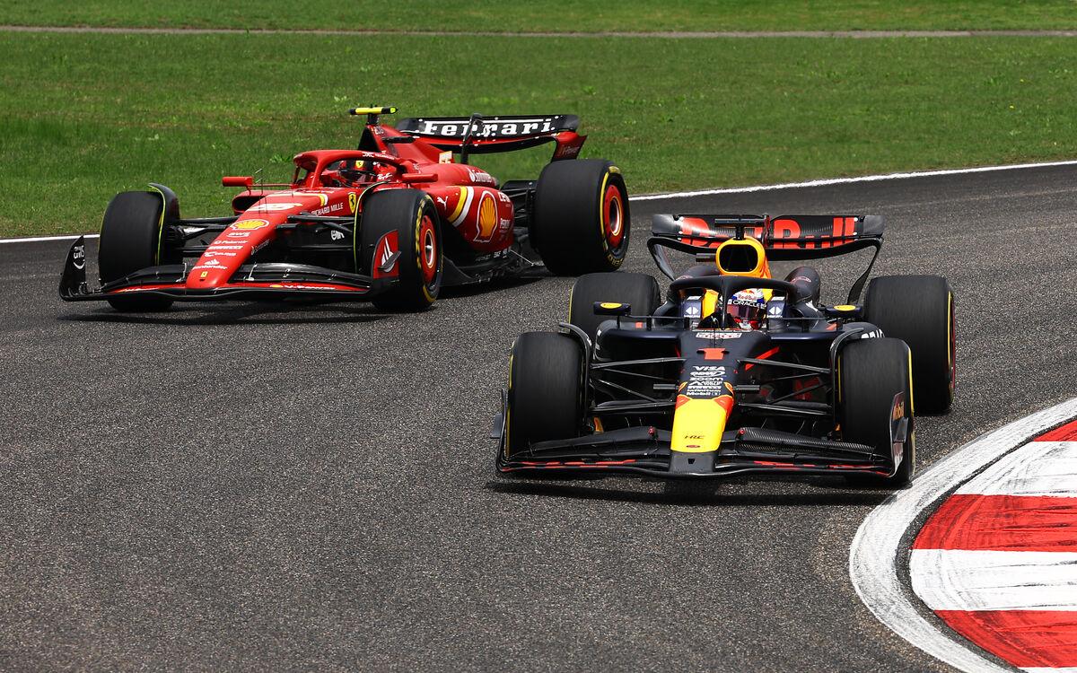 Max Verstappen a Carlos Sainz