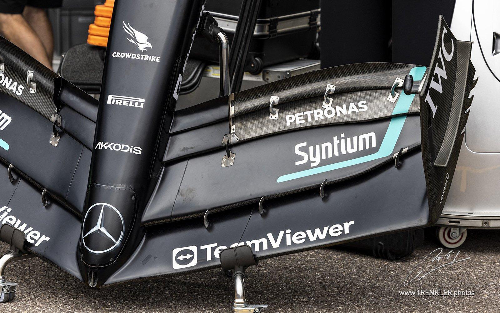 Mercedes W14 s balíkom noviniek, predné krídlo