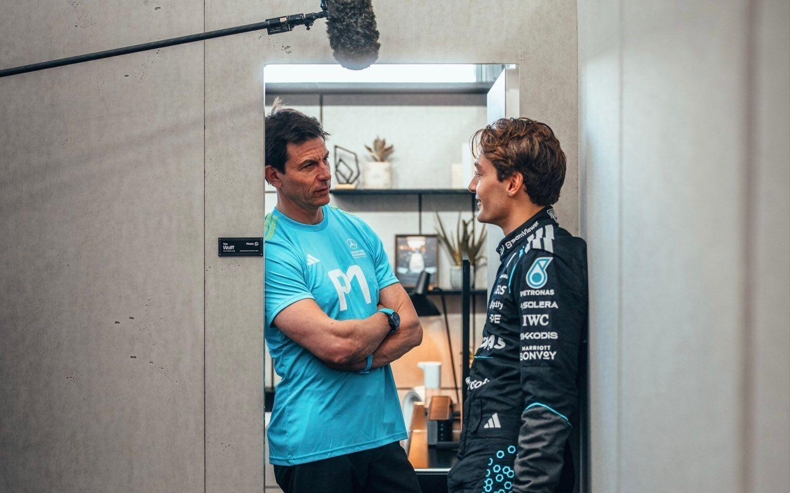 Toto Wolff a George Russell