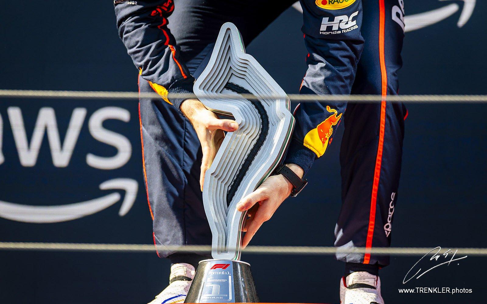 Max Verstappen a trofej