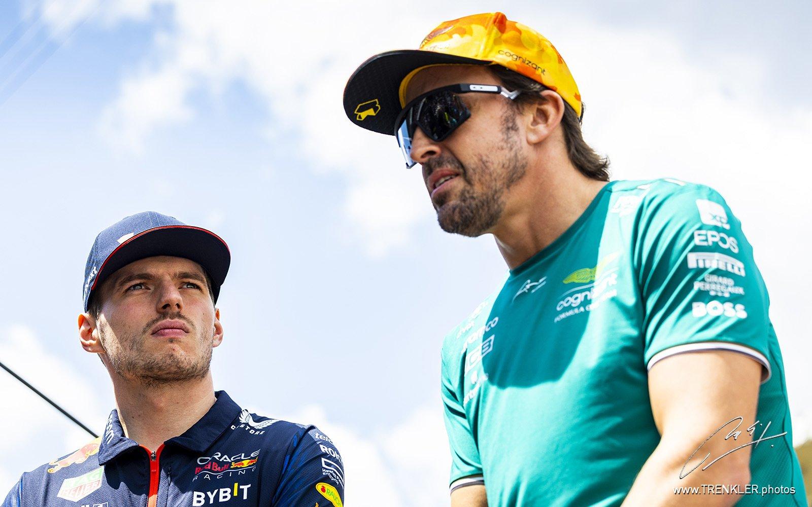 Max Verstappen a Fernando Alonso