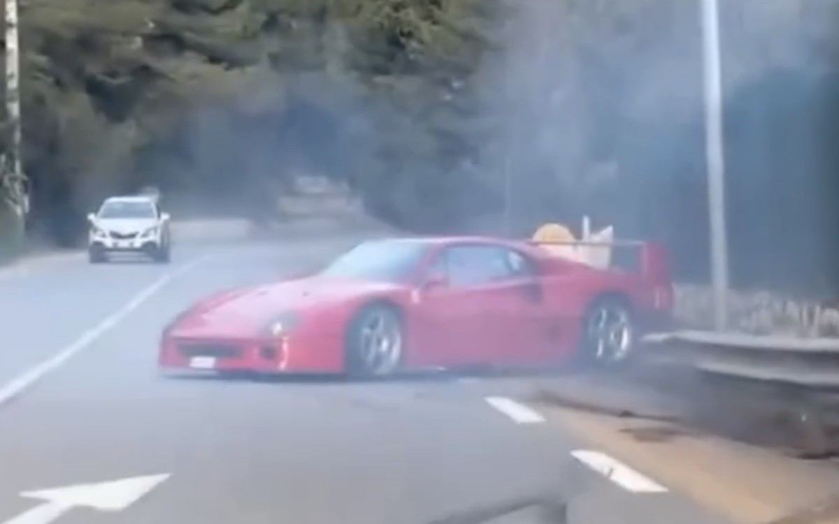 Ferrari F40 Landa Norrisa skončilo v bariérach