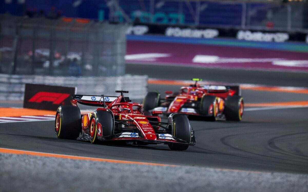 Charles Leclerc a Carlos Sainz