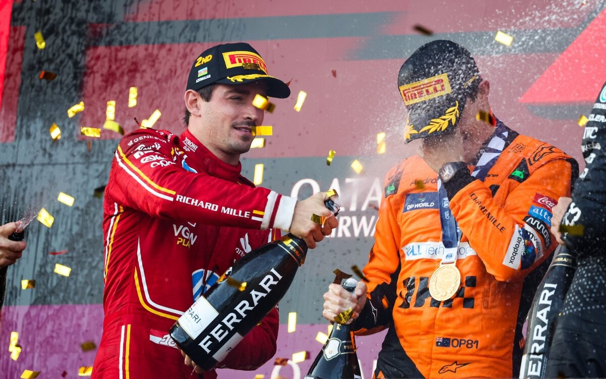 Charles Leclerc a Oscar Piastri