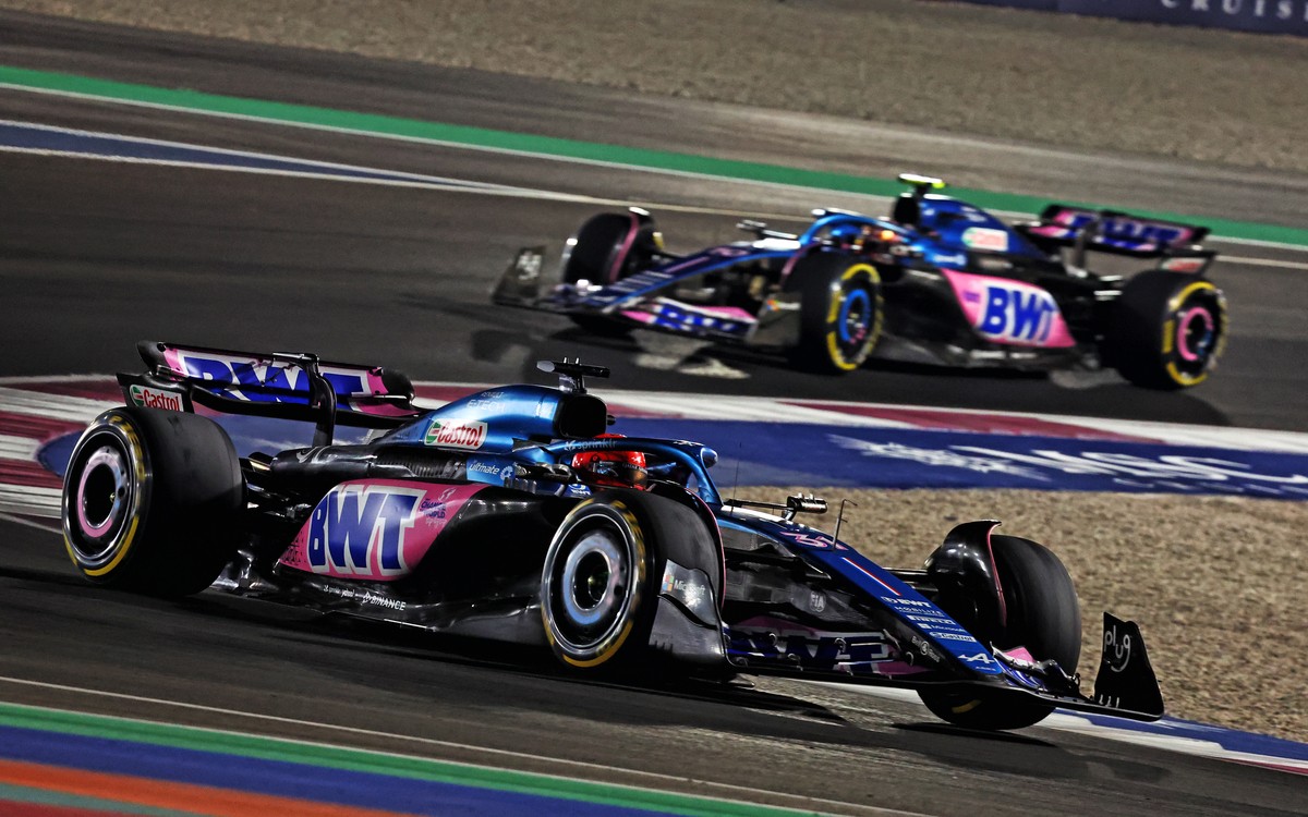 Esteban Ocon a Pierre Gasly