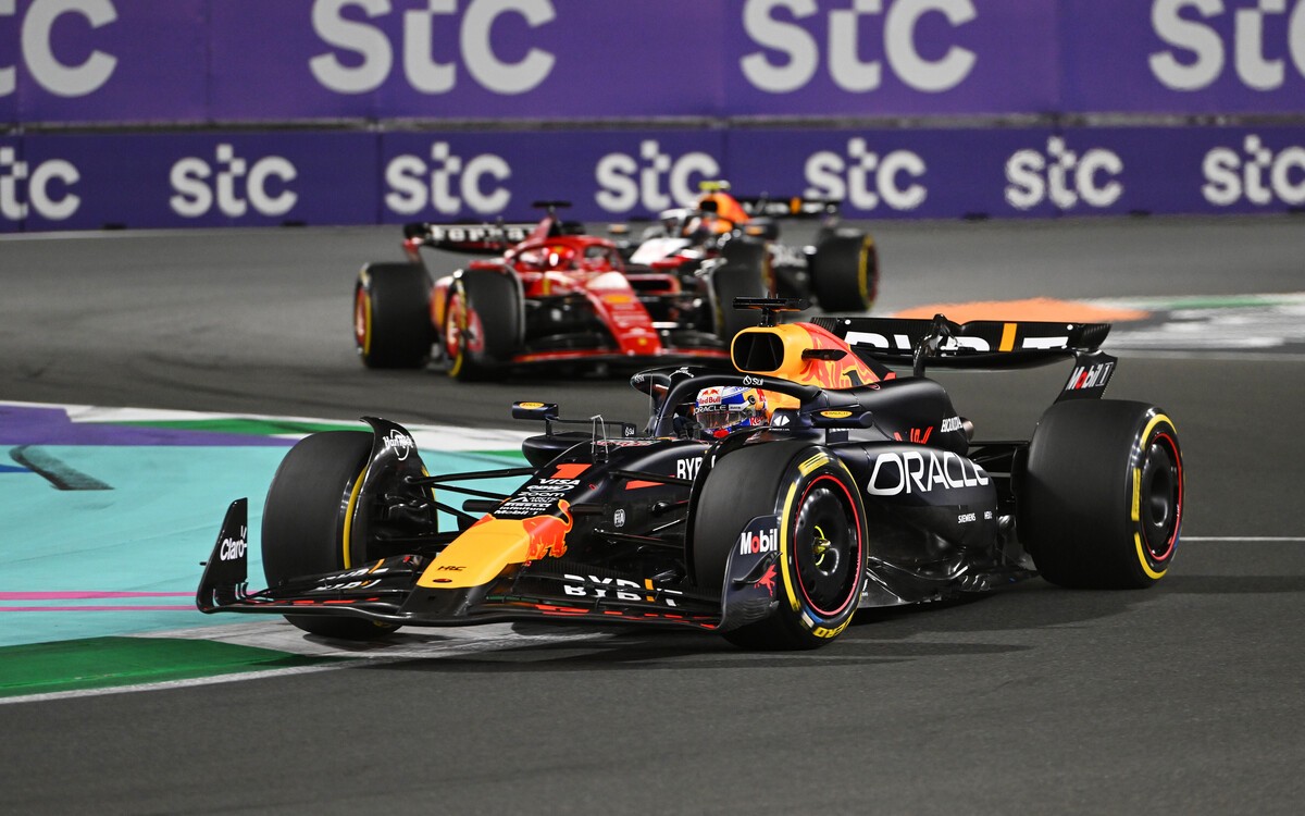 Max Verstappen, Sergio Pérez a Charles Leclerc