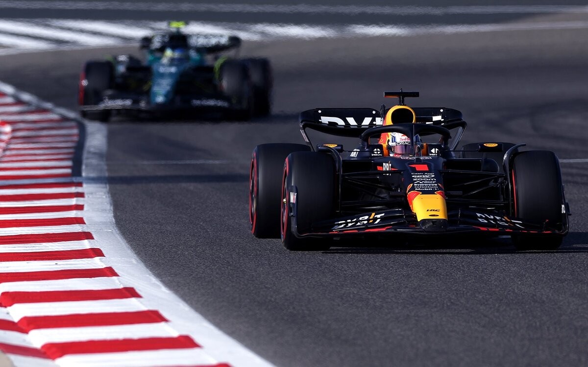 Max Verstappen a Fernando Alonso