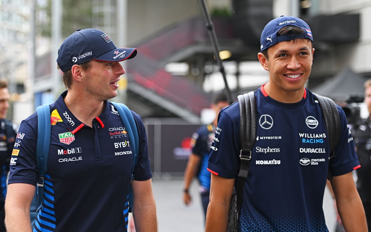 Max Verstappen a Alex Albon