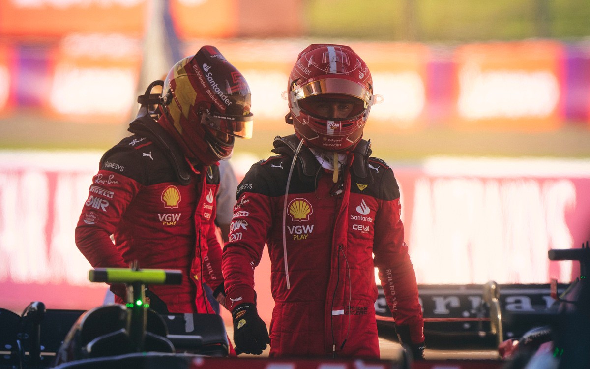 Charles Leclerc a Carlos Sainz