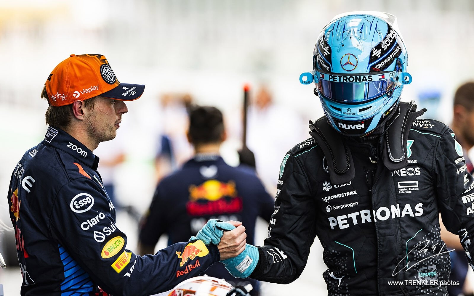 Max Verstappen a George Russell