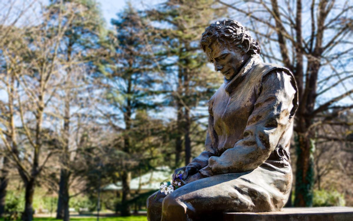 Socha Ayrtona Sennu v Imole